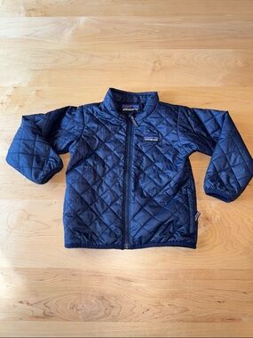 Kids Patagonia Nano Puff Jacket in Navy Blue size 3T